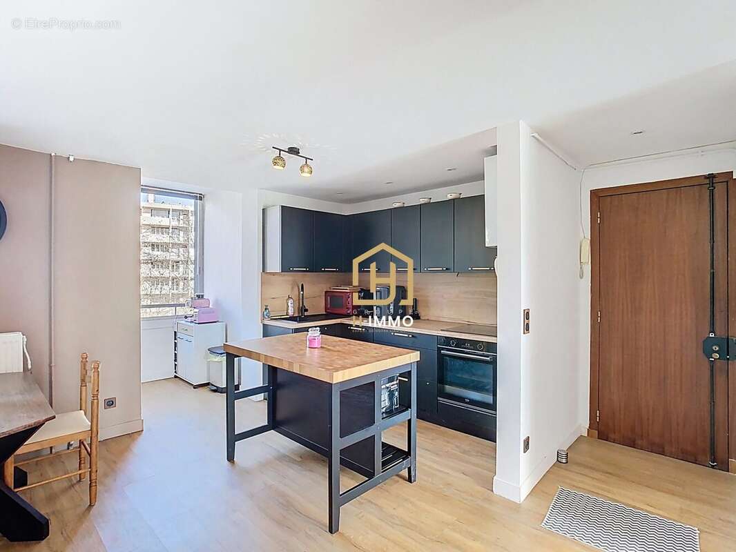 Appartement à SAINT-MARTIN-D'HERES
