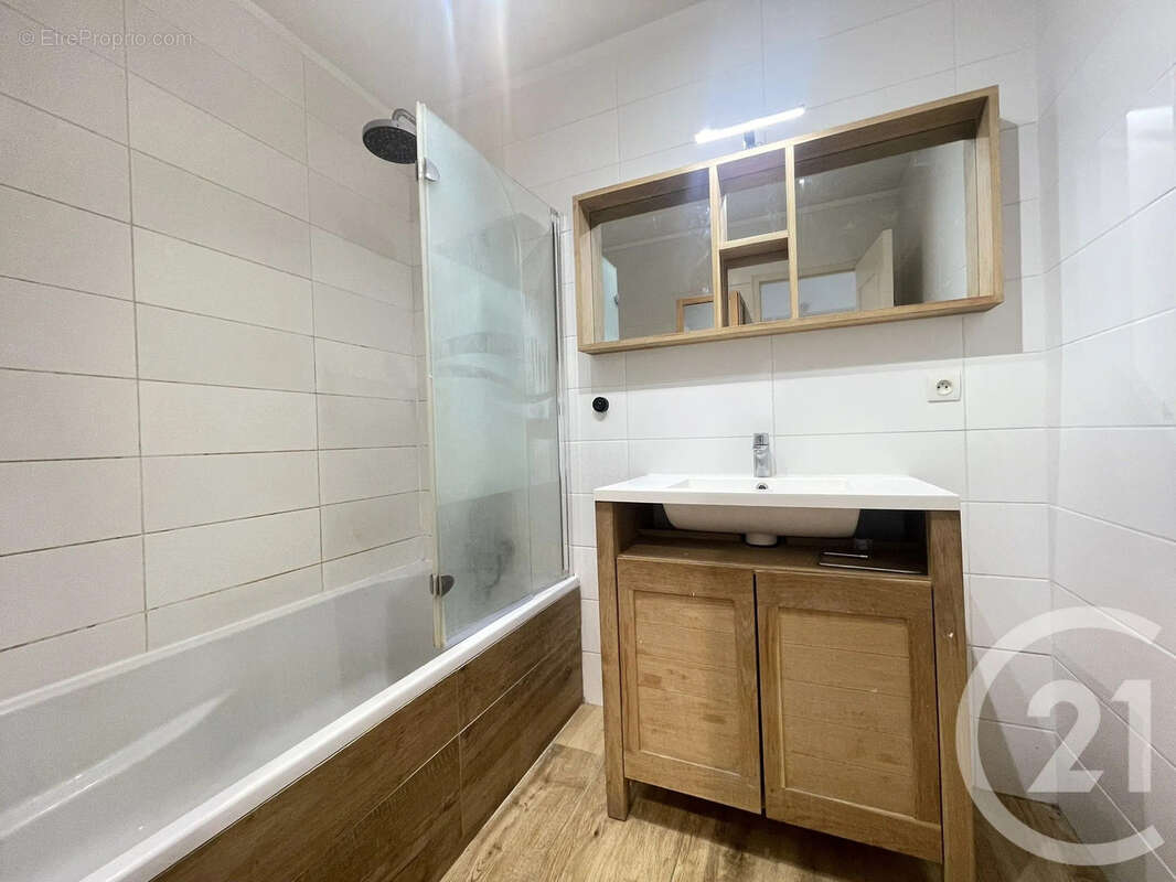 Appartement à SAINT-LAURENT-DU-VAR