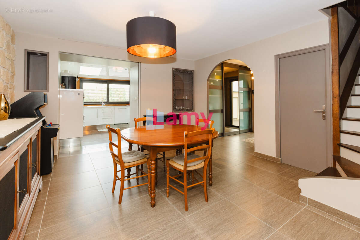 Maison à VEZIN-LE-COQUET