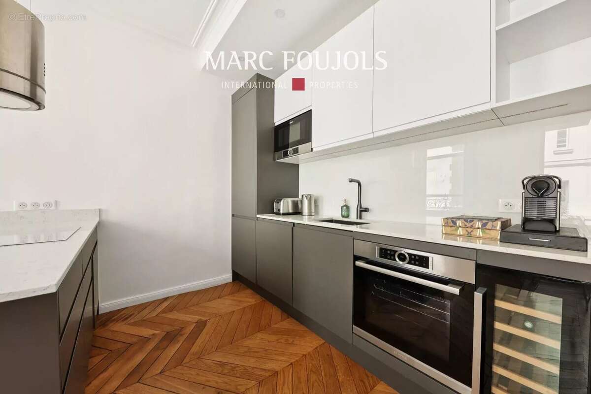 Appartement à PARIS-8E