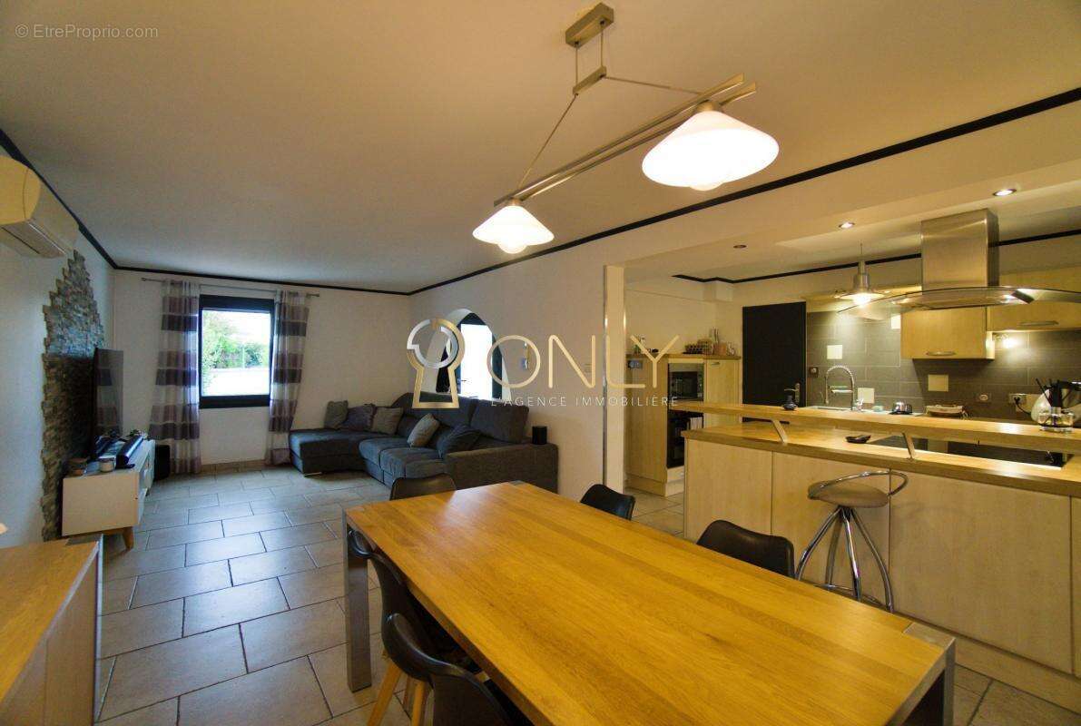 Maison à JASSANS-RIOTTIER