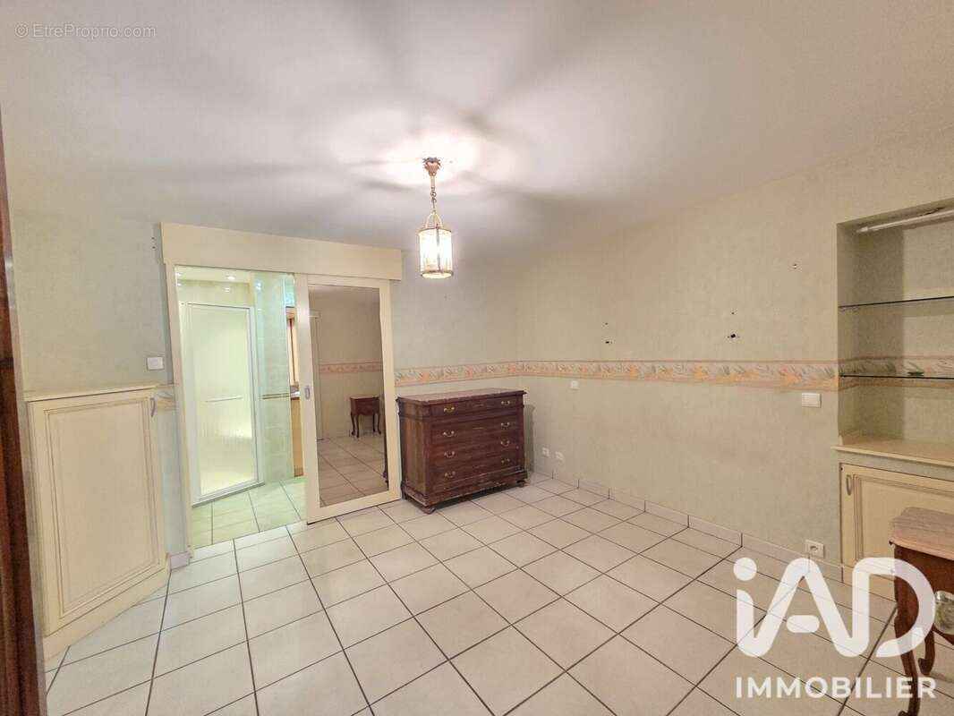 Maison 188 m² à Neuville-De-Poitou  - photo 7