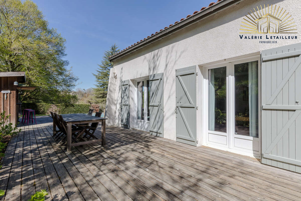 Magnifique maison de caractère développant environ 170 m2 habitables, complétés par 100 m2 de sous-sol, le tou - photo 13