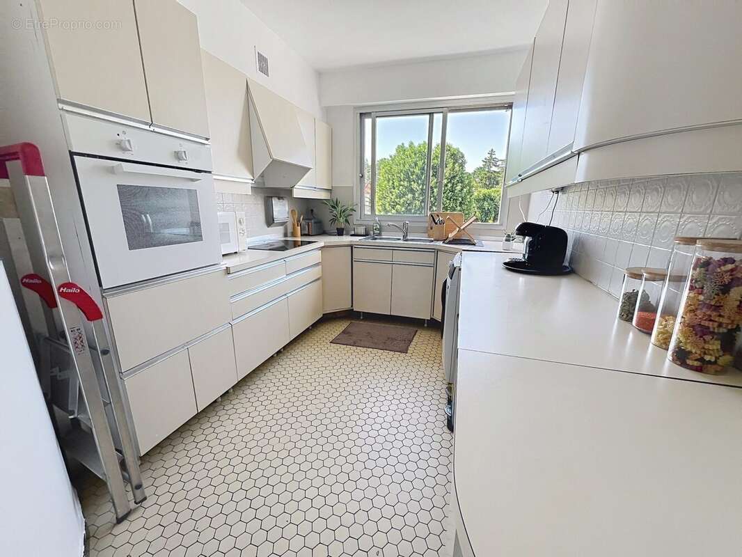 Appartement 64 m² à Garches  - photo 8