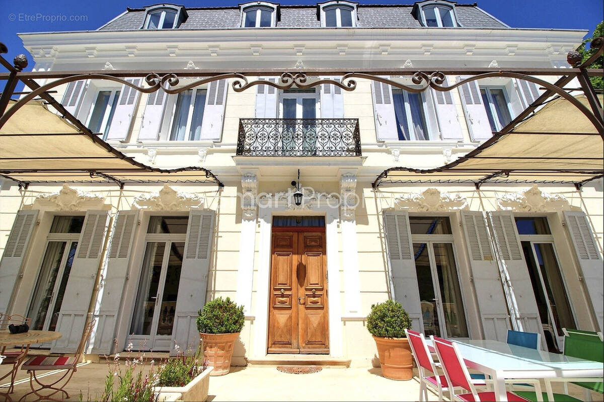 Maison à GREOUX-LES-BAINS