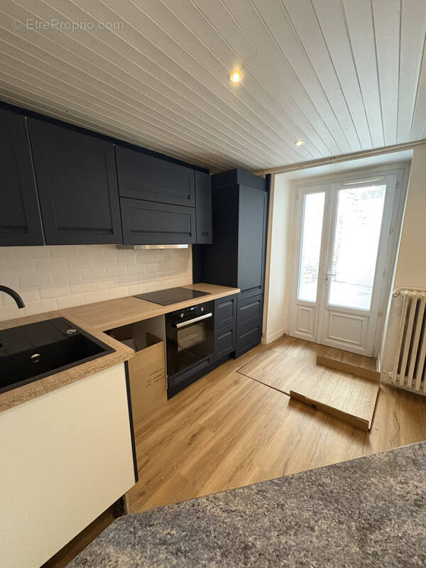 Maison à VIC-LE-COMTE