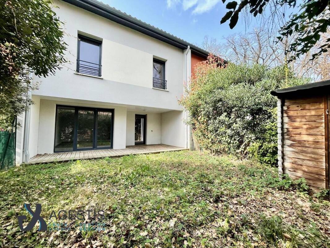   - Maison à LA SALVETAT-SAINT-GILLES