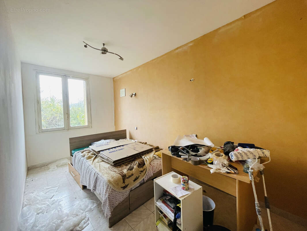 Maison à SAINT-PANTALEON-DE-LARCHE