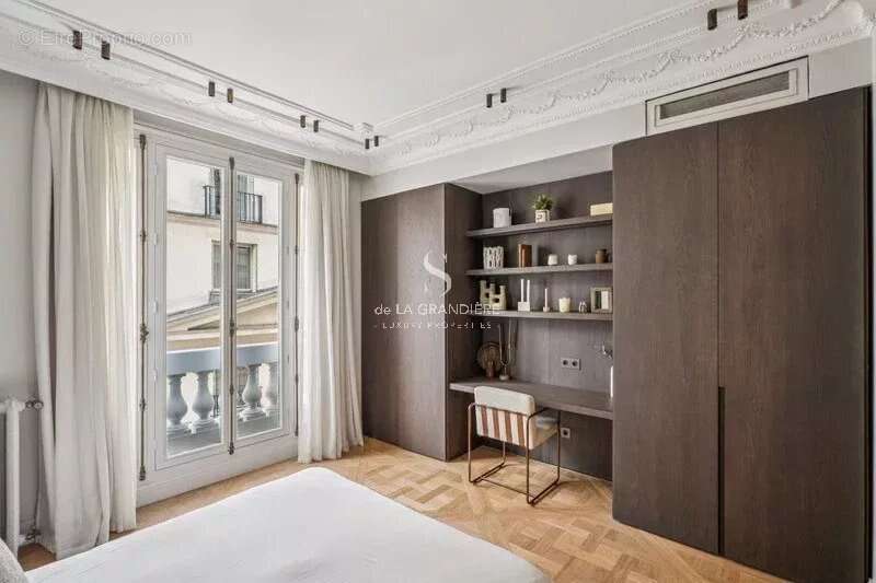Appartement à PARIS-8E