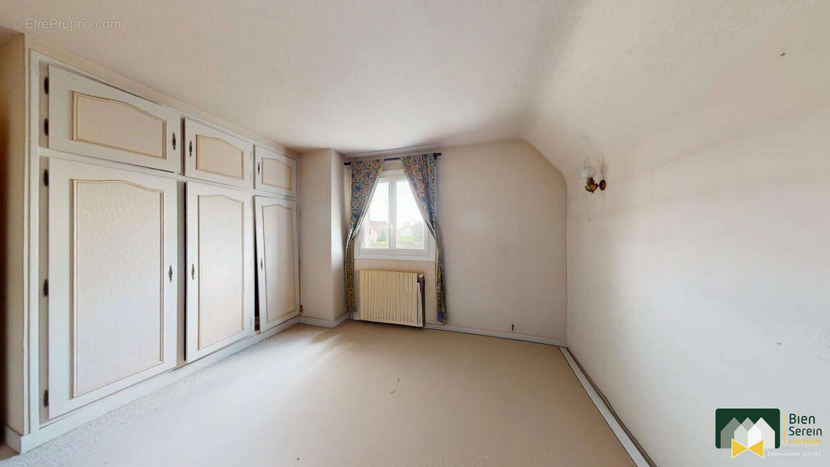 Chambre 2 - Maison à MAINTENON