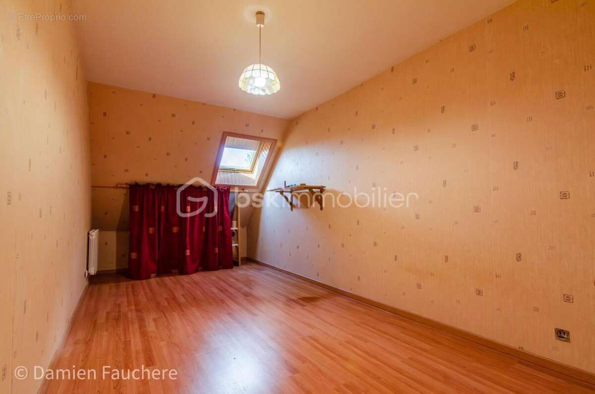 Maison à VAUX-LE-PENIL