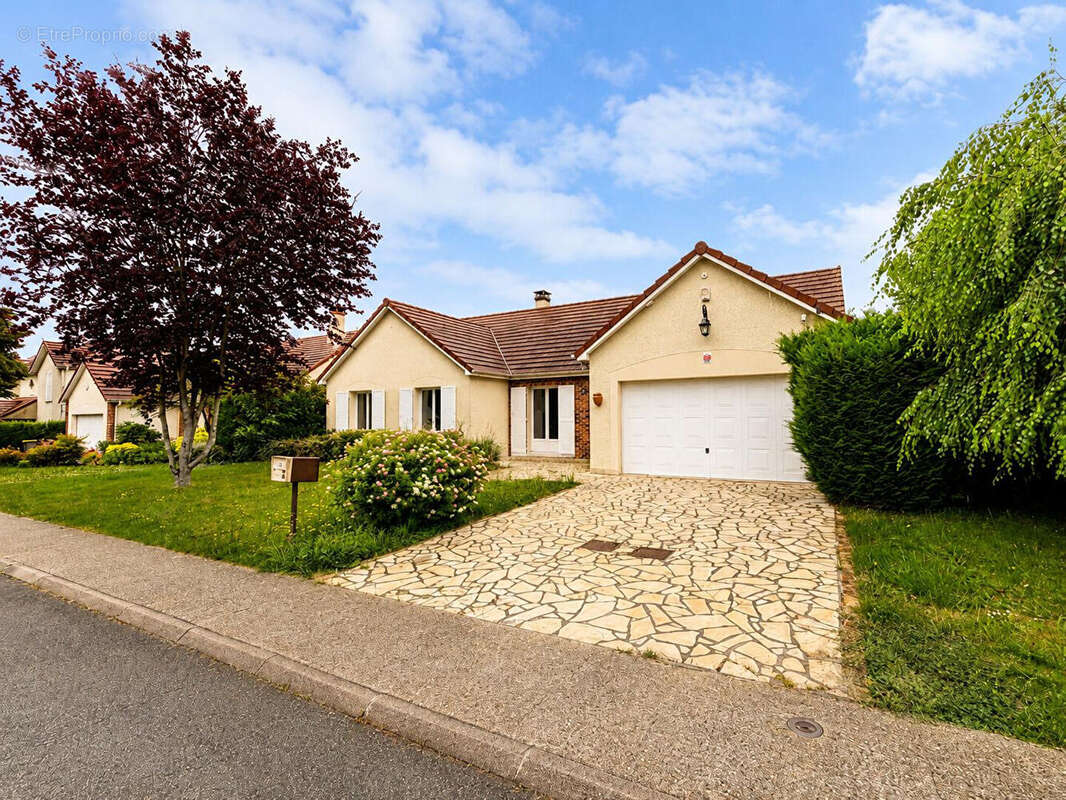 Maison à CLAYE-SOUILLY