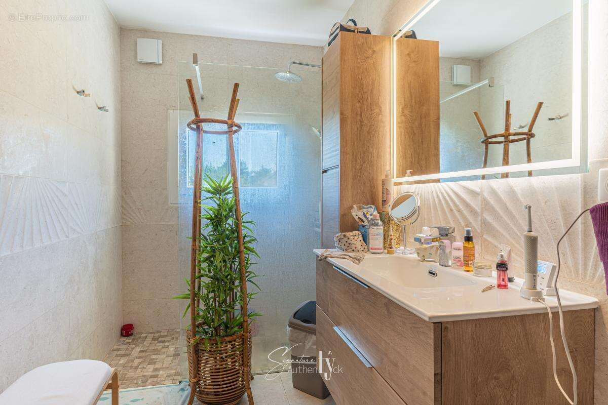 Maison à BONNAC-LA-COTE