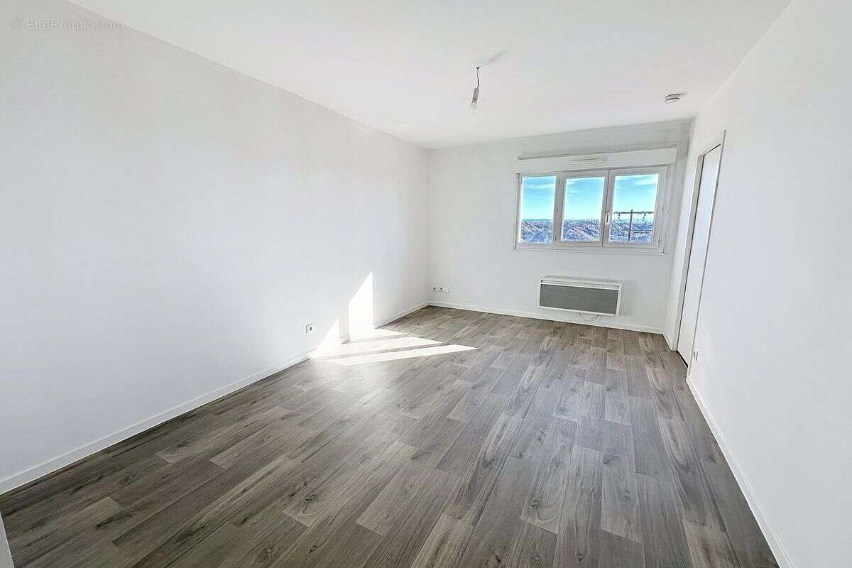 Appartement à CONDRIEU