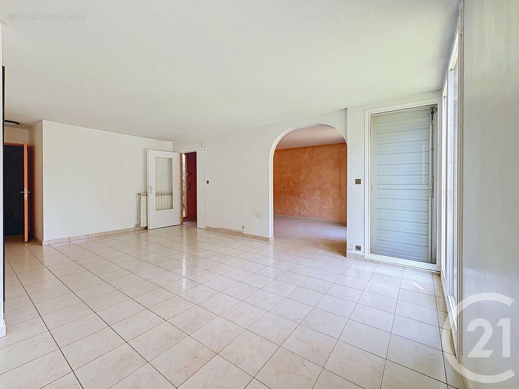 Appartement 96 m² à Nandy  - photo 3