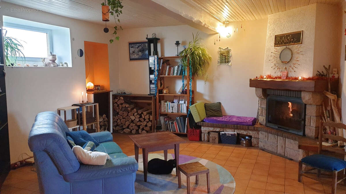 Maison à LA ROCHE-EN-BRENIL