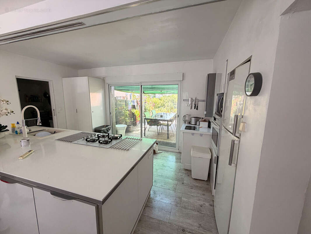 Maison 135 m² à Mortagne-Sur-Gironde  - photo 4