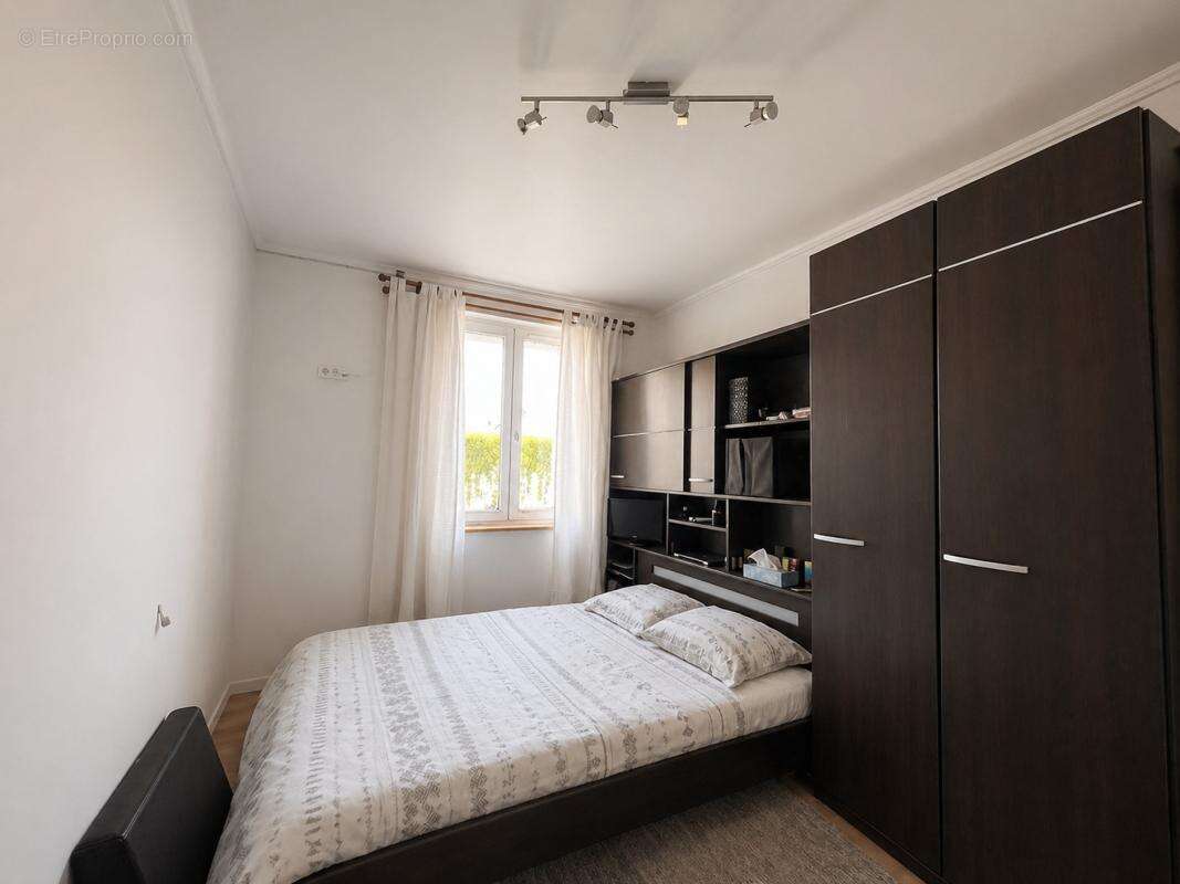 Maison 115 m² à Gilles  - photo 10