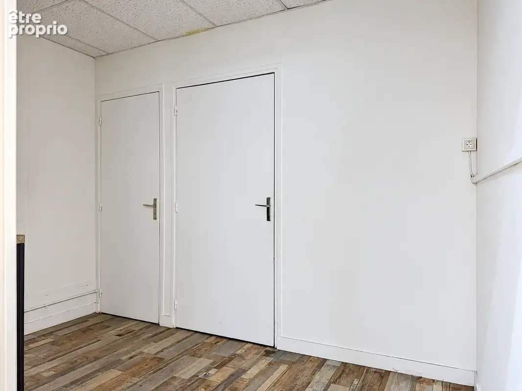 Local commercial : 734 m2 - photo 5
