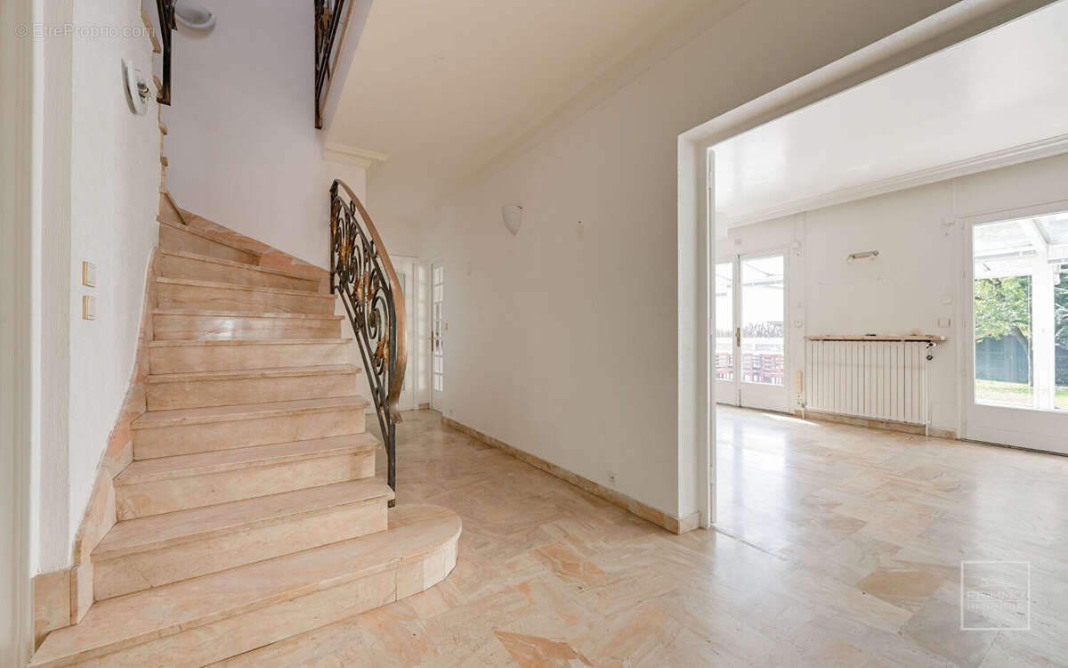 Maison à CHAMPAGNE-AU-MONT-D'OR