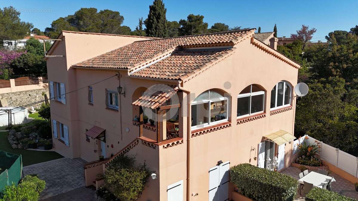 Rare à Saint-Aygulf : 2 appartements T4 sur 800 m² proche mer - photo 2
