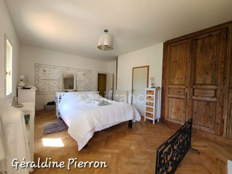 Maison à SAINT-BONNET-SUR-GIRONDE