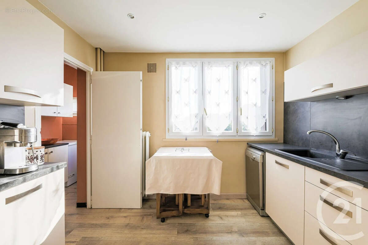 Appartement à SAINT-MARTIN-D'HERES