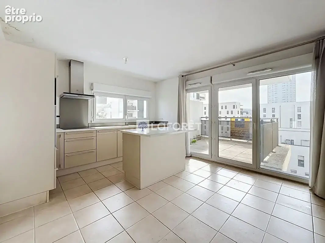 LYON 9eme , T3 , Terrasse, Garage ,230 000. - photo 1