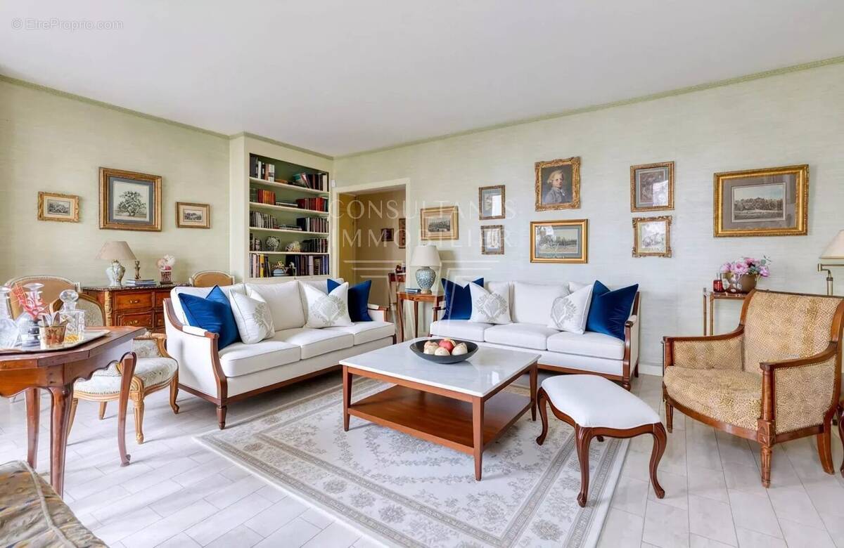 Appartement à NEUILLY-SUR-SEINE