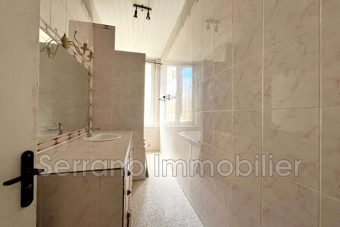 Appartement 74 m² à Beaucaire  - photo 7
