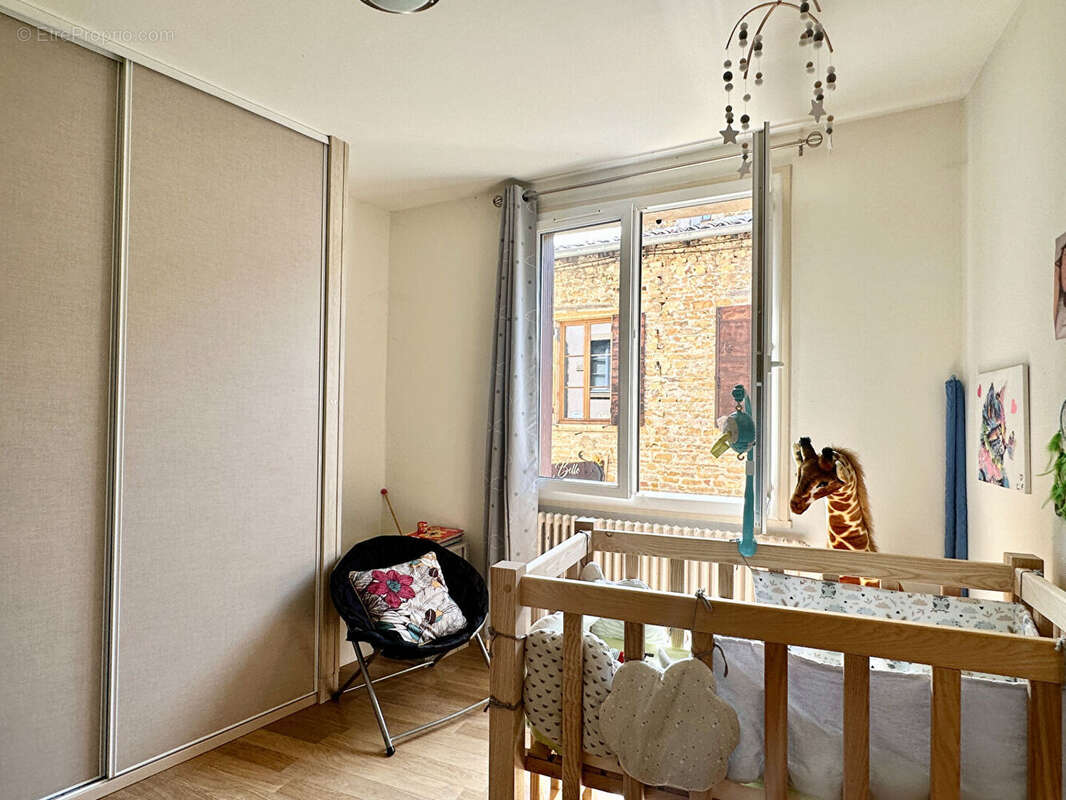 Oingt - Appartement T3 de 75 m² avec terrasse, vue  et garage - photo 6