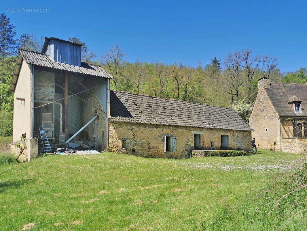 Propriété St Genies 5 pièce(s) 160 m2 - photo 16