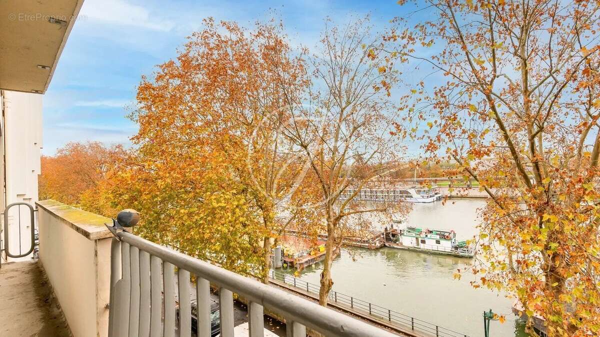 Appartement à PARIS-16E