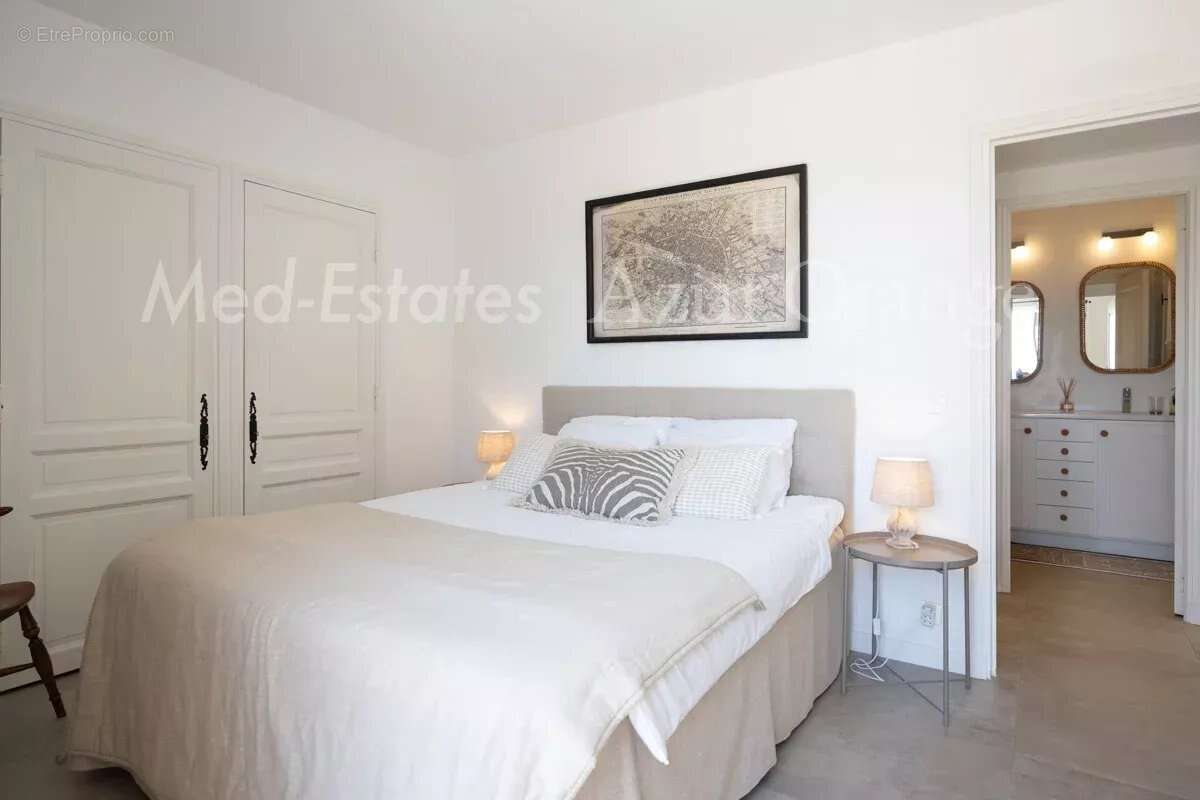 Villa d'exception avec vue panoramique à Grimaud. - photo 14