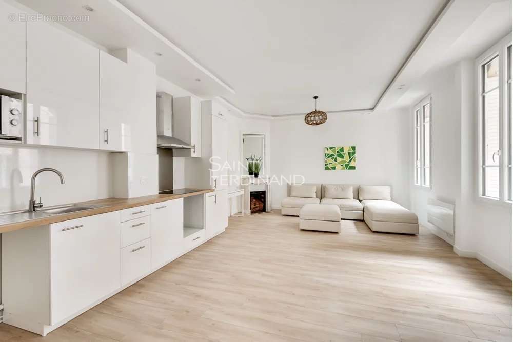 Appartement à PARIS-16E