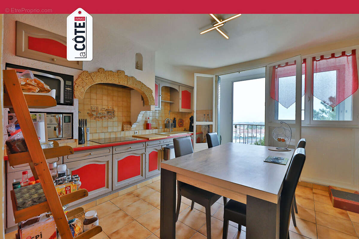 Appartement à CHATEAUNEUF-LES-MARTIGUES