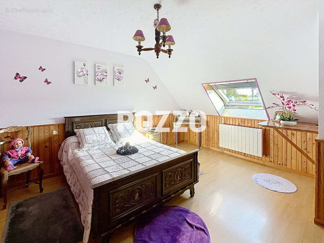 A VENDRE - Maison familiale de 160 m² sur un terrain de 1531 m² - photo 9
