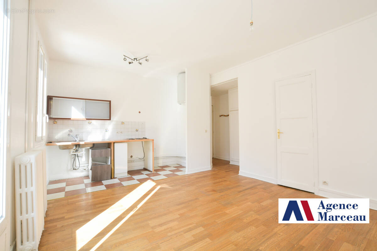 Appartement à COURBEVOIE