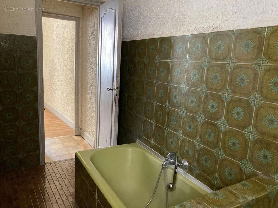 sdb 2 - Appartement à CAHORS