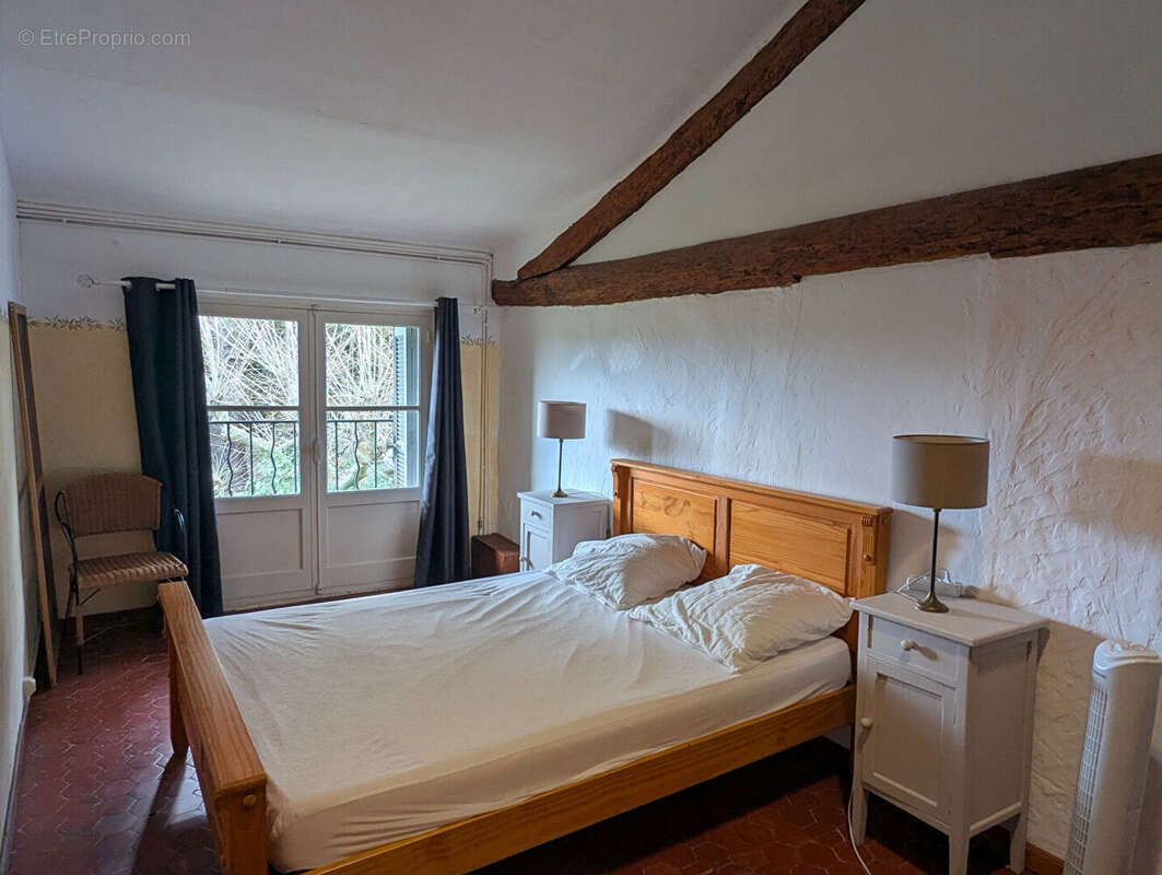 VILLECROZE, vaste bâtisse de 790 m² avec dépendances, garage et piscine - photo 14