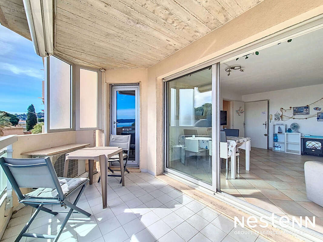 Appartement vue mer Cavalaire-sur-Mer 3 pièce(s) 67 m2 (50,54 + 16,9 m² loi carrez ) avec terrasse, garage et place de stationne - photo 3
