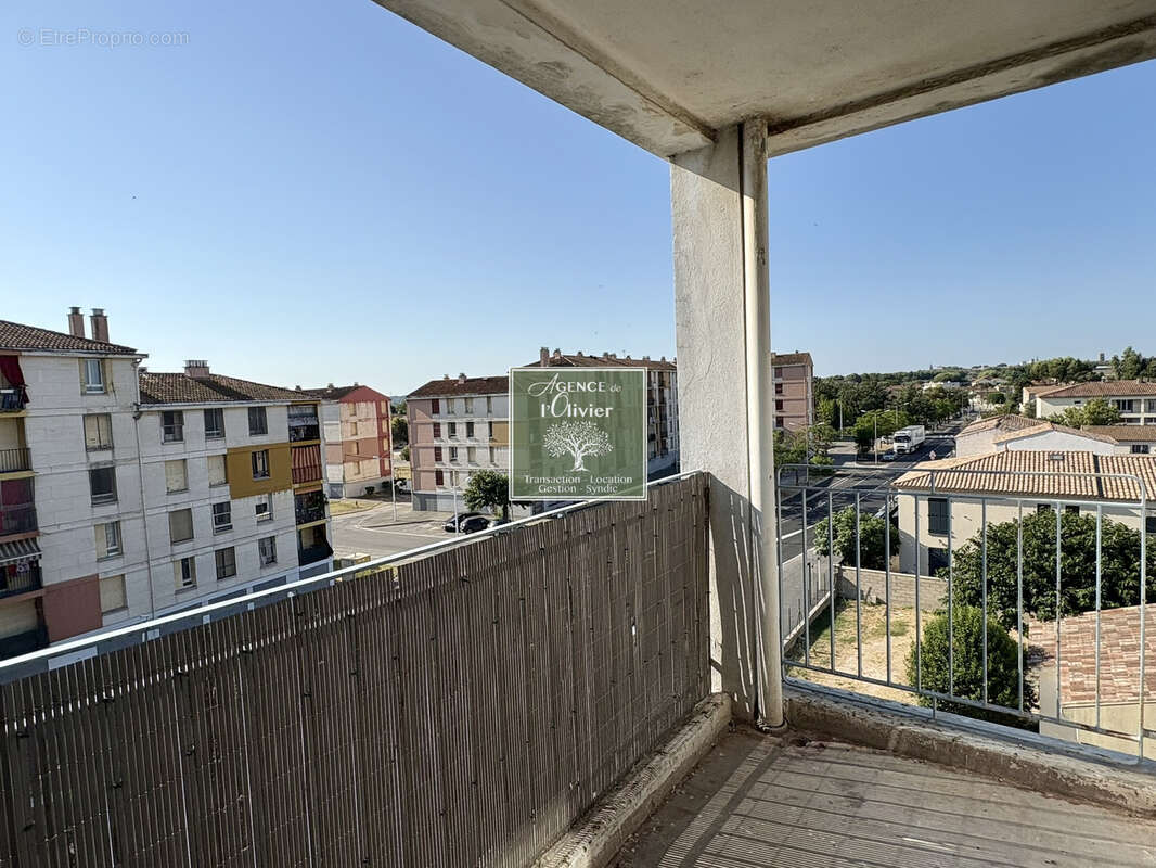 ARLES. Grand T4 avec balcon - photo 7