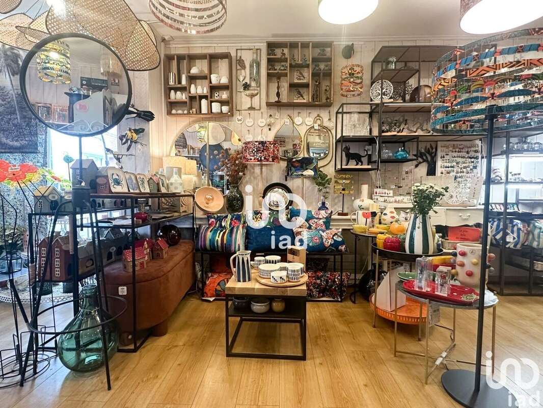 Photo 2 - Commerce à LES CLAYES-SOUS-BOIS