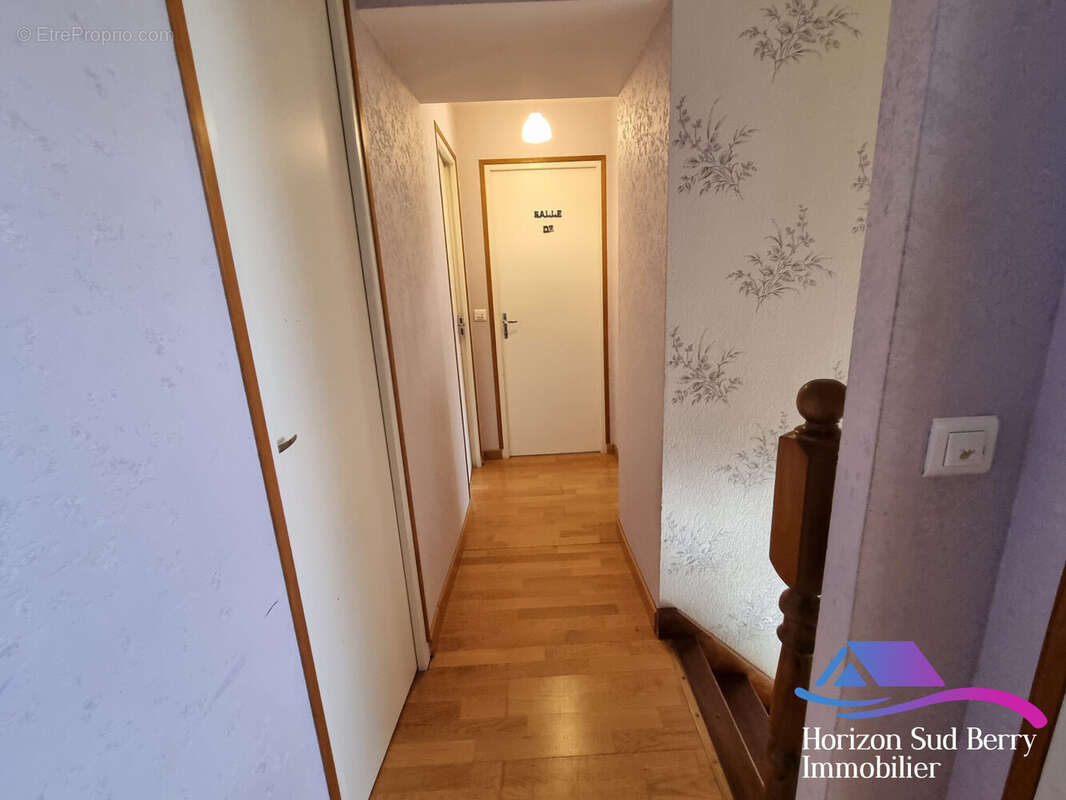 Palier - Maison à LA BERTHENOUX