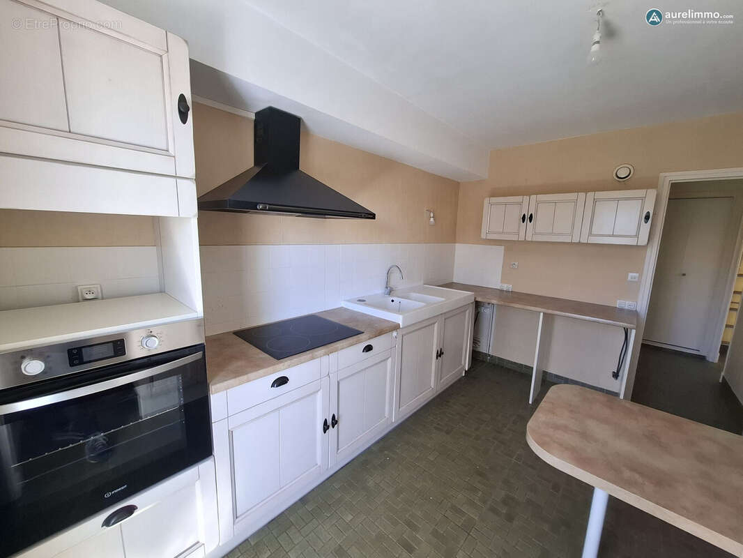 cuisine équipée aménagée - Appartement à MONTLUCON