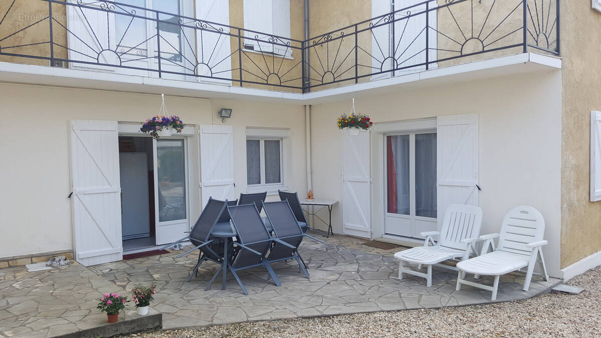 Maison à LA ROCHE-CHALAIS