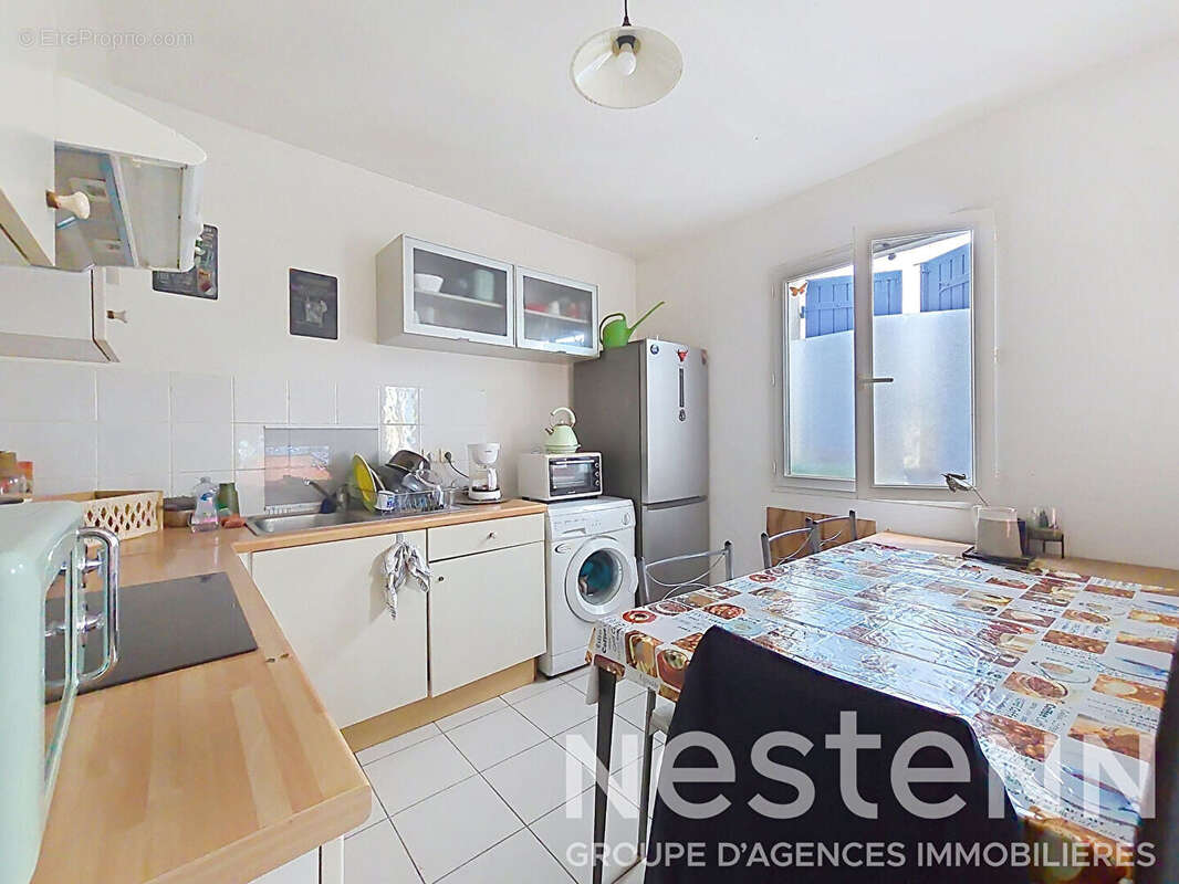 Appartement à MOURIES
