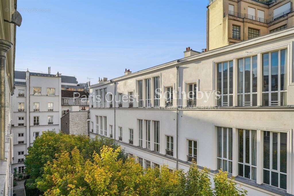 Appartement à PARIS-8E
