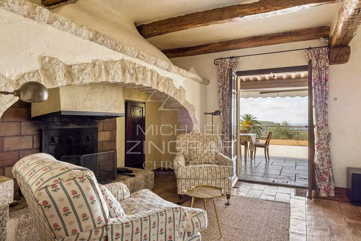 Maison à TOURRETTES-SUR-LOUP