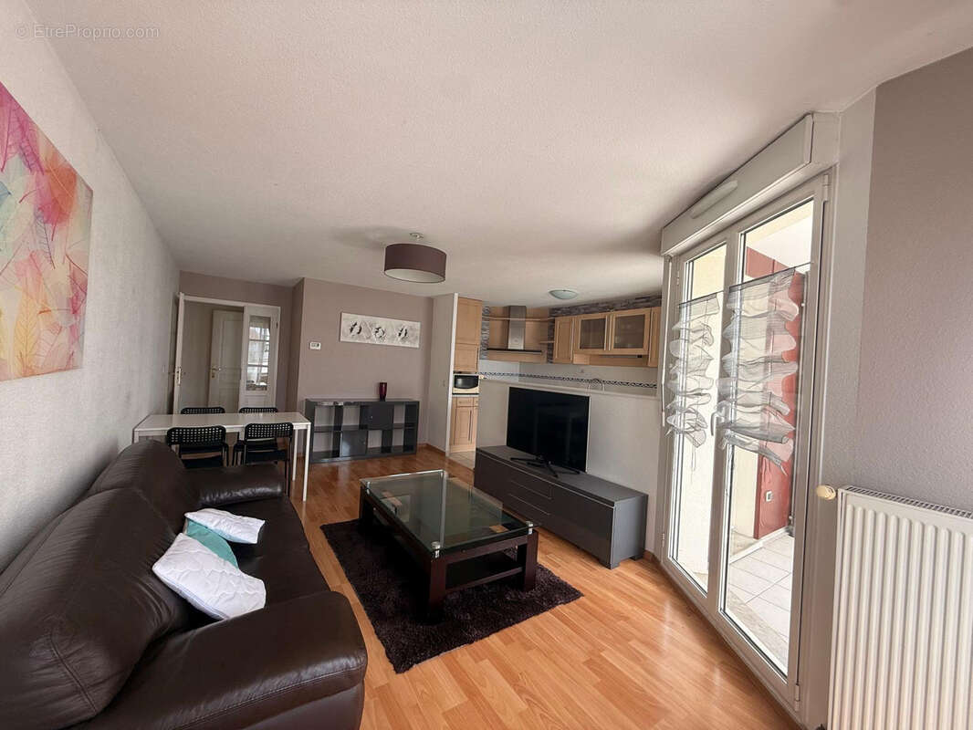 À vendre   Appartement 3 pièces de 70 m2 à Huningue - photo 2
